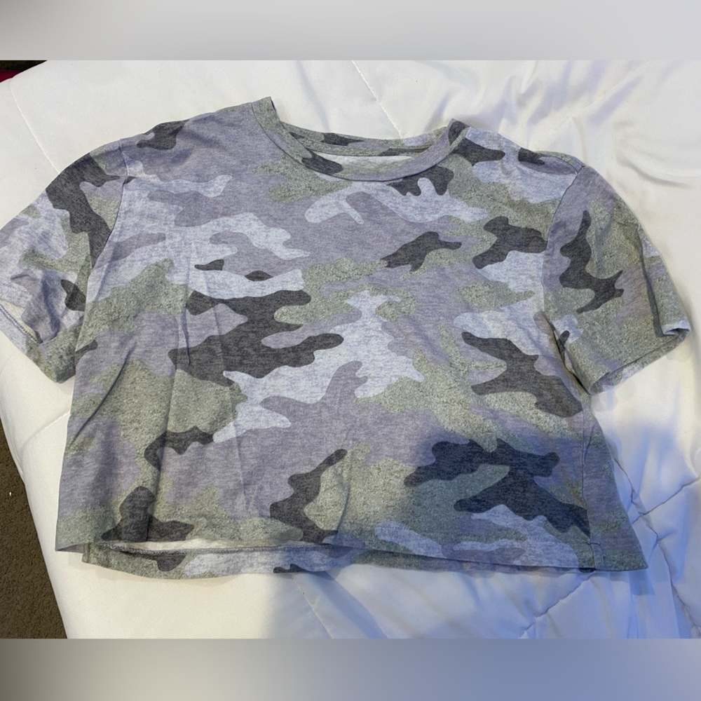 Womens Aeropostale cropped tee size small